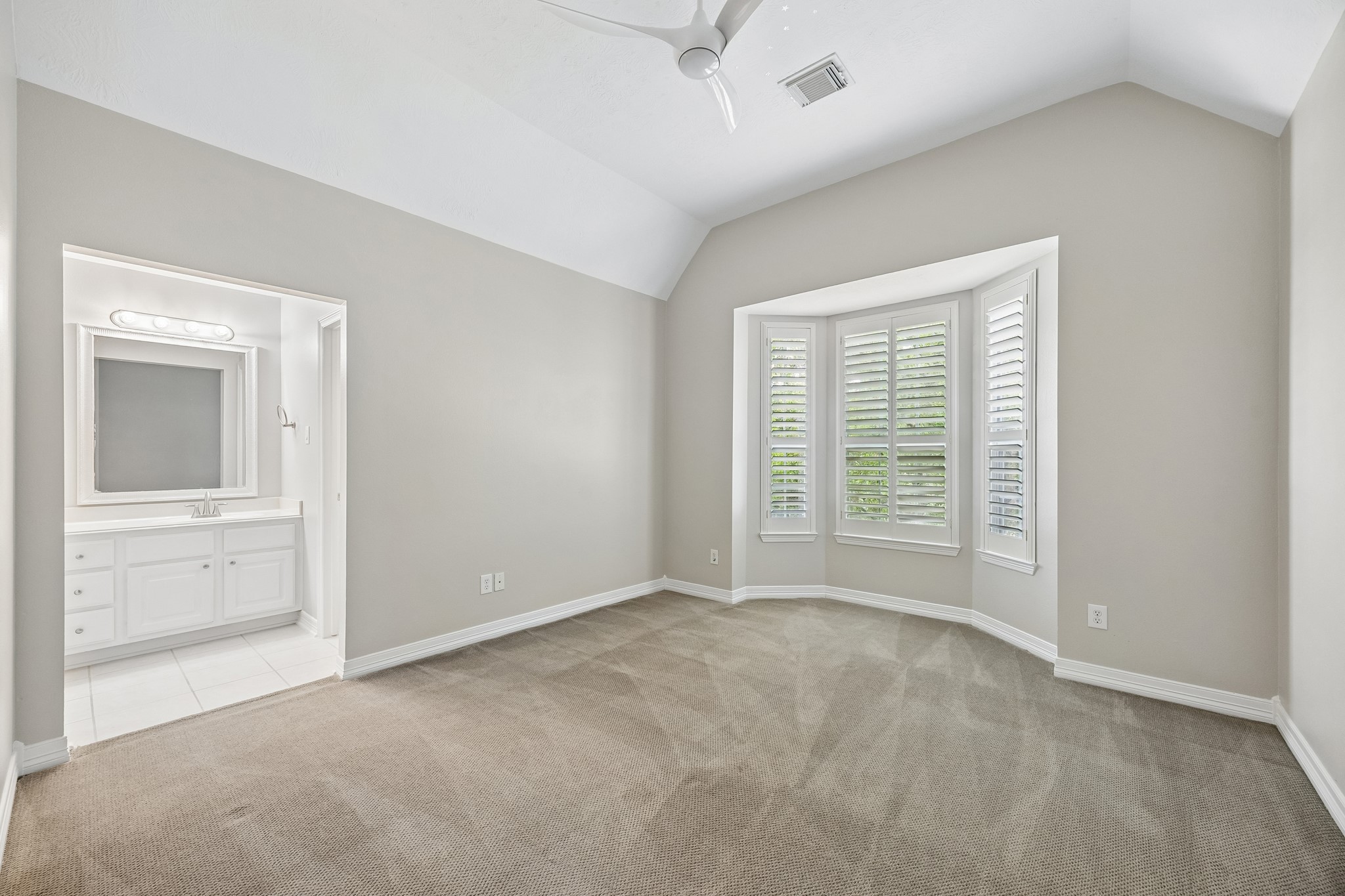 6331 Collina Springs Court Houston, TX 77041 - Photo 24 of 34 an empty room with windows and closet