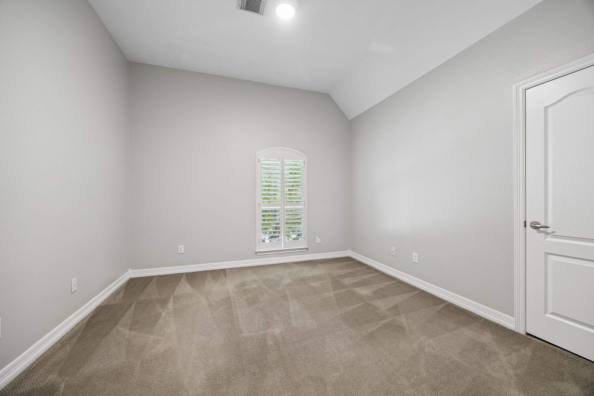 6331 Collina Springs Court Houston, TX 77041 - Photo 25 of 34 an empty room with a window
