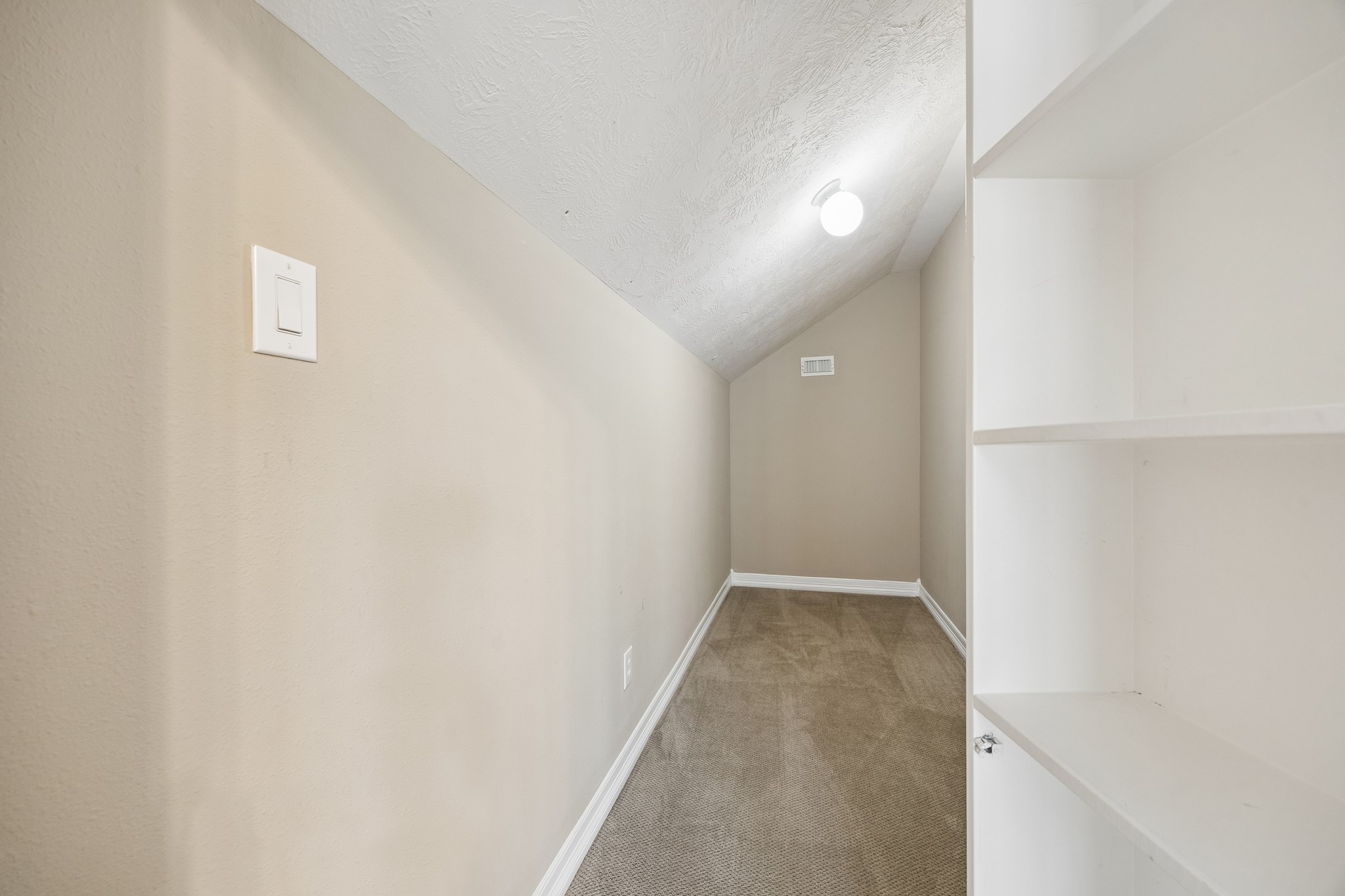 6331 Collina Springs Court Houston, TX 77041 - Photo 28 of 34 a view of hallway with window