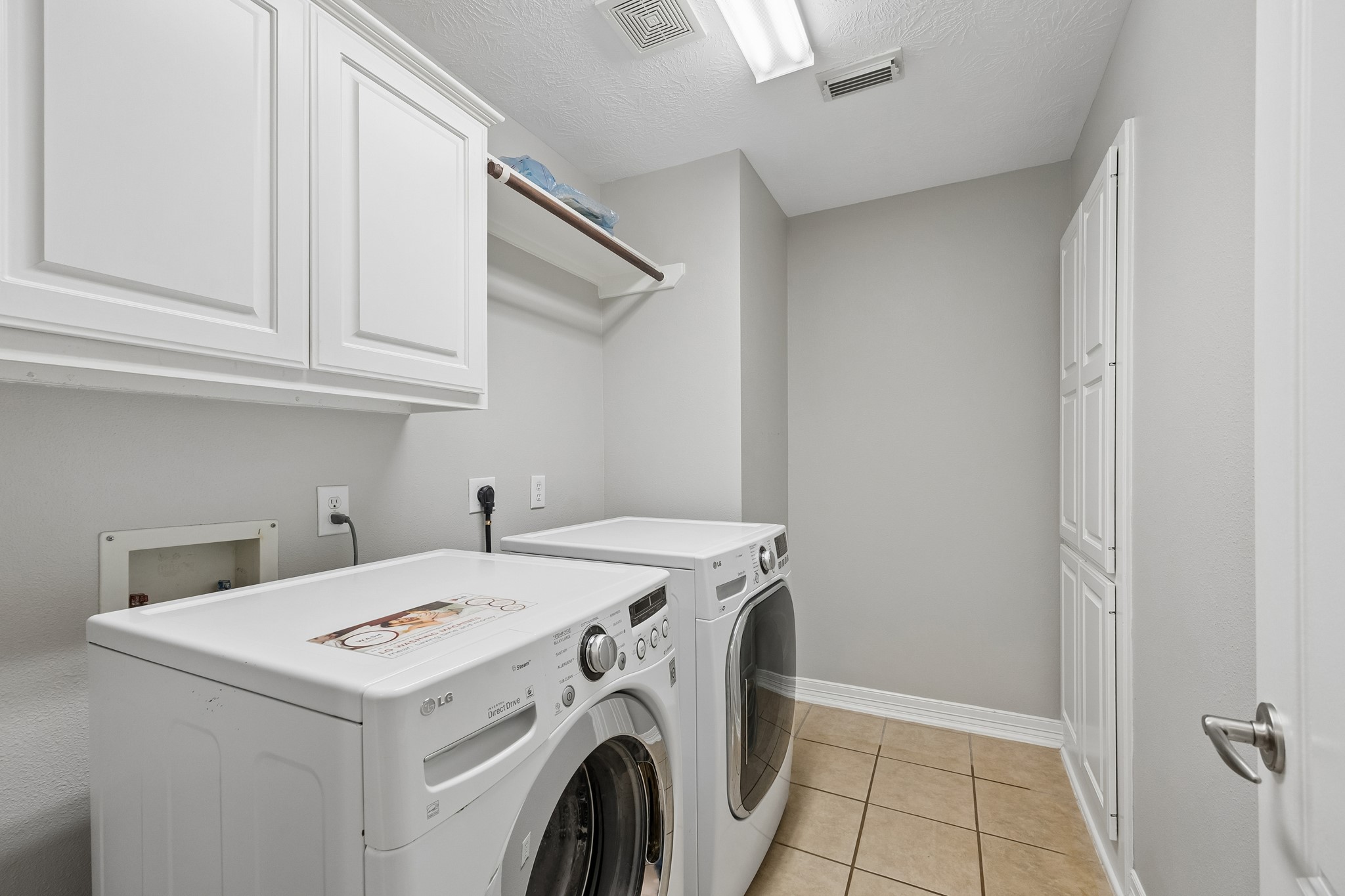 6331 Collina Springs Court Houston, TX 77041 - Photo 29 of 34 a utility room with dryer and washer