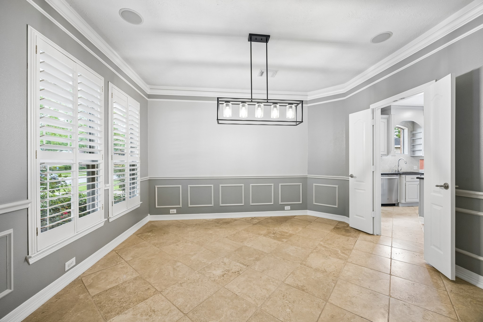6331 Collina Springs Court Houston, TX 77041 - Photo 6 of 34 a view of an empty room with a window