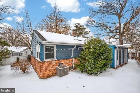 a view of house with a yard