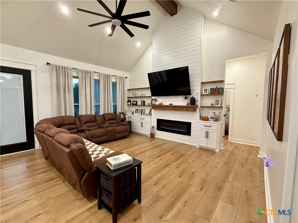 209 Comanche Drive Gatesville, TX 76528 - Photo 2 of 23