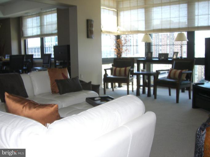 1830 Fountain Drive, Unit 802 Reston, VA 20190 - Photo 17 of 22 Living Room