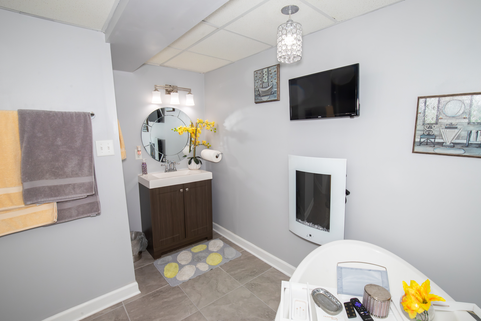 1844 180th Place Lansing, IL 60438 - Photo 30 of 34 a bathroom with a sink a toilet and mirror