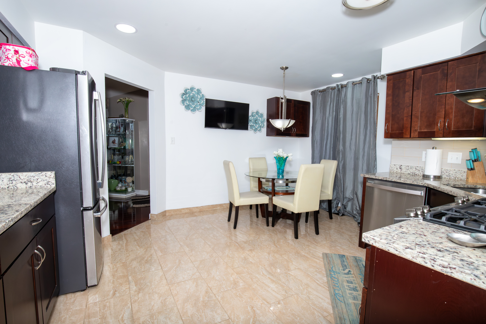1844 180th Place Lansing, IL 60438 - Photo 5 of 34 a living room with furniture a flat screen tv and kitchen view