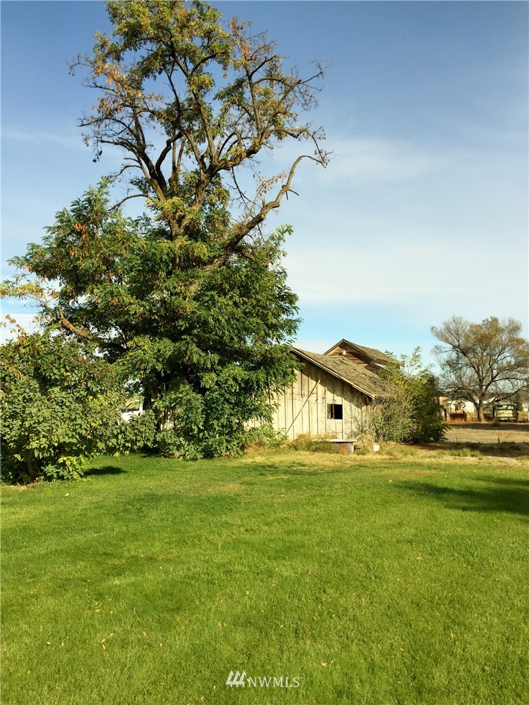 2499 Valley Road Northeast Moses Lake, WA 98837 - Photo 2 of 24 Gallery Image 2