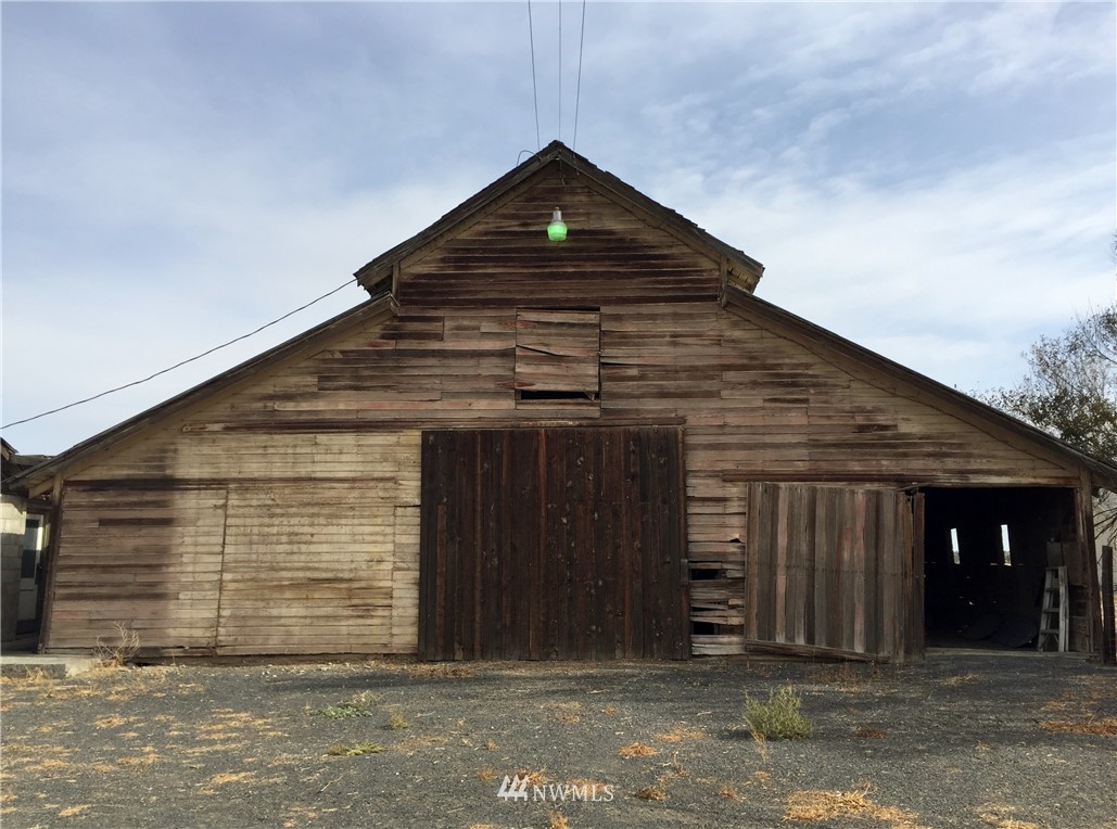 2499 Valley Road Northeast Moses Lake, WA 98837 - Photo 4 of 24 Gallery Image 4