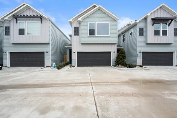 $2,100 | 8115 Esther Acres Lane, Houston, TX 77088