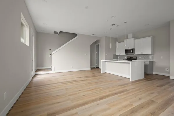$2,100 | 8115 Esther Acres Lane, Houston, TX 77088
