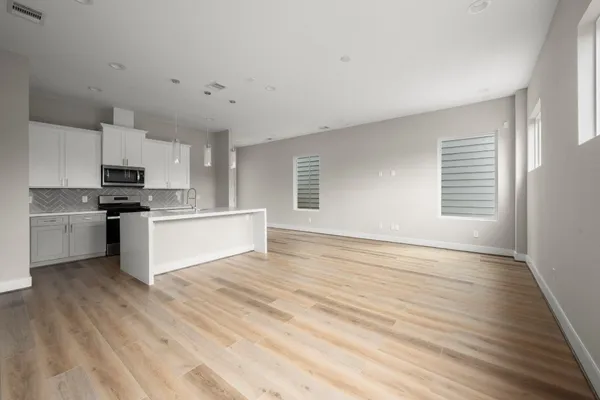 $2,100 | 8115 Esther Acres Lane, Houston, TX 77088