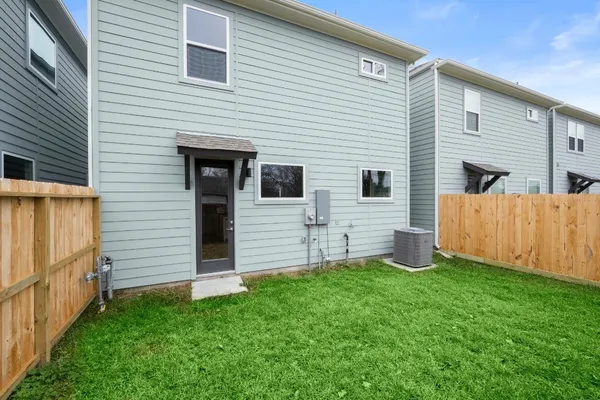 $2,100 | 8115 Esther Acres Lane, Houston, TX 77088