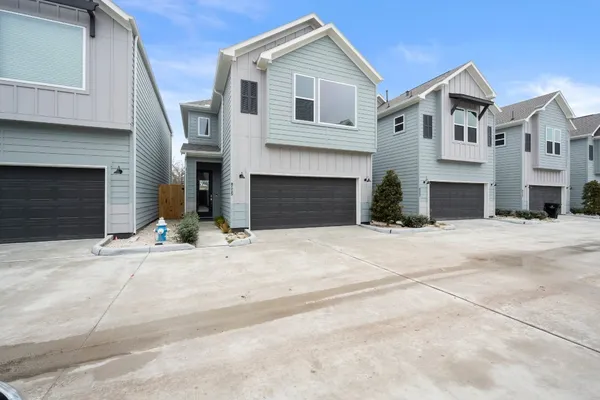 $2,100 | 8115 Esther Acres Lane, Houston, TX 77088