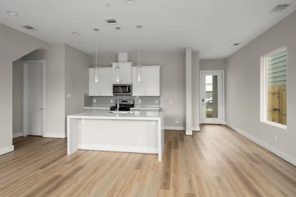 $2,100 | 8115 Esther Acres Lane, Houston, TX 77088