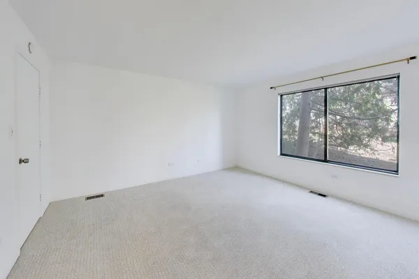 $319,900 | 83 Thornhill Lane, Unit C, Lake Barrington, IL 60010