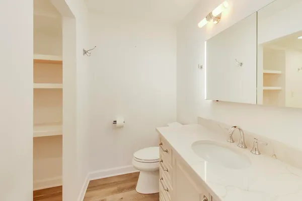 $319,900 | 83 Thornhill Lane, Unit C, Lake Barrington, IL 60010