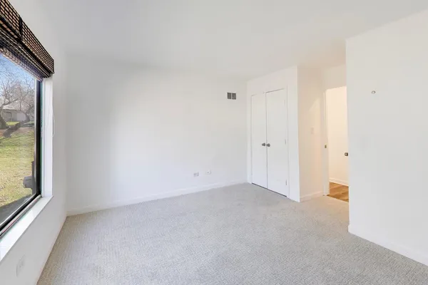 $319,900 | 83 Thornhill Lane, Unit C, Lake Barrington, IL 60010