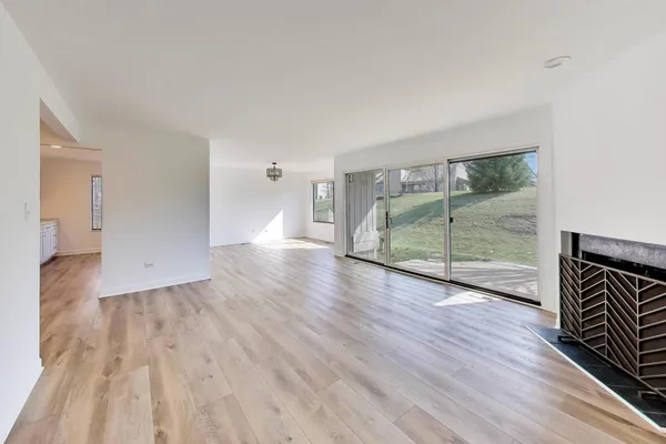 $319,900 | 83 Thornhill Lane, Unit C, Lake Barrington, IL 60010