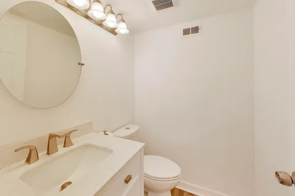 $319,900 | 83 Thornhill Lane, Unit C, Lake Barrington, IL 60010