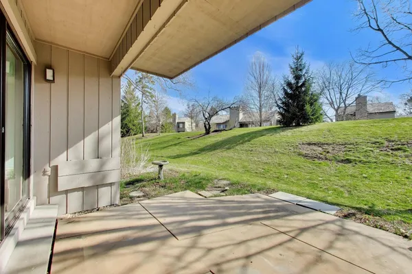 $319,900 | 83 Thornhill Lane, Unit C, Lake Barrington, IL 60010