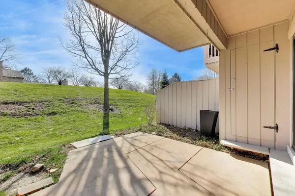 $319,900 | 83 Thornhill Lane, Unit C, Lake Barrington, IL 60010