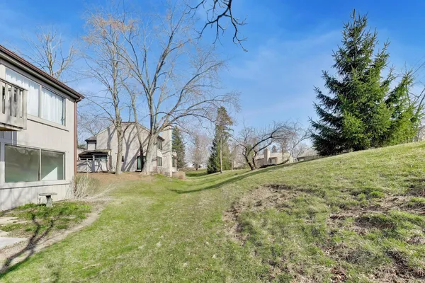 $319,900 | 83 Thornhill Lane, Unit C, Lake Barrington, IL 60010