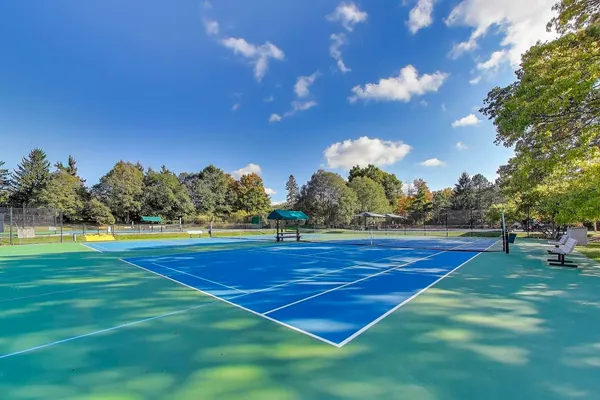 $319,900 | 83 Thornhill Lane, Unit C, Lake Barrington, IL 60010