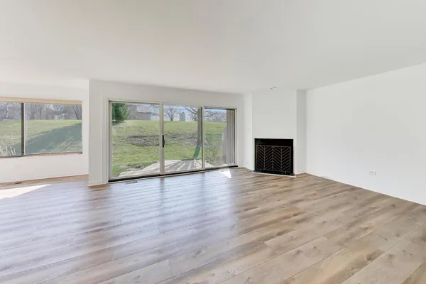 $319,900 | 83 Thornhill Lane, Unit C, Lake Barrington, IL 60010