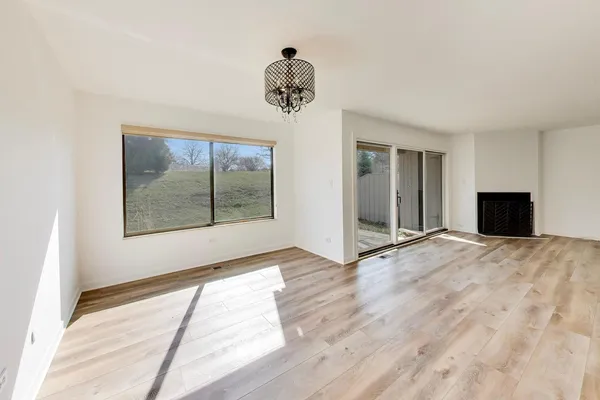 $319,900 | 83 Thornhill Lane, Unit C, Lake Barrington, IL 60010