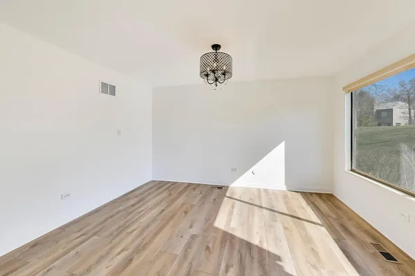 $319,900 | 83 Thornhill Lane, Unit C, Lake Barrington, IL 60010