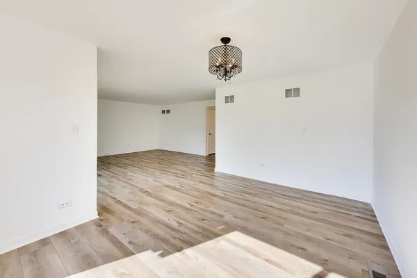 $319,900 | 83 Thornhill Lane, Unit C, Lake Barrington, IL 60010