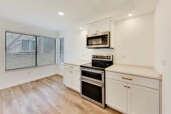 $319,900 | 83 Thornhill Lane, Unit C, Lake Barrington, IL 60010