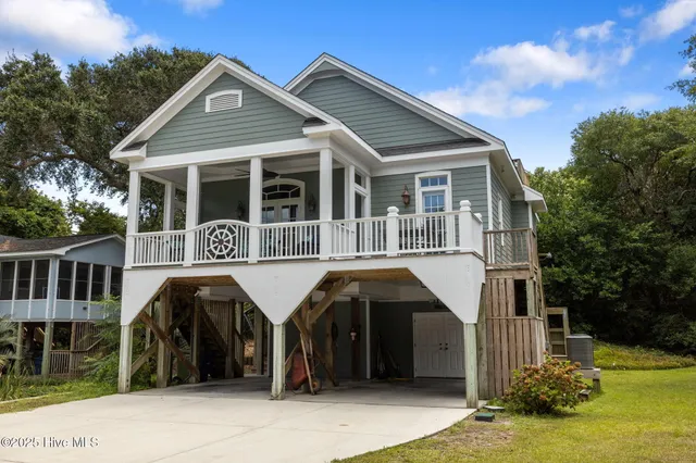 $1,050,000 | 1207 Timber Trail, Emerald Isle, NC 28594