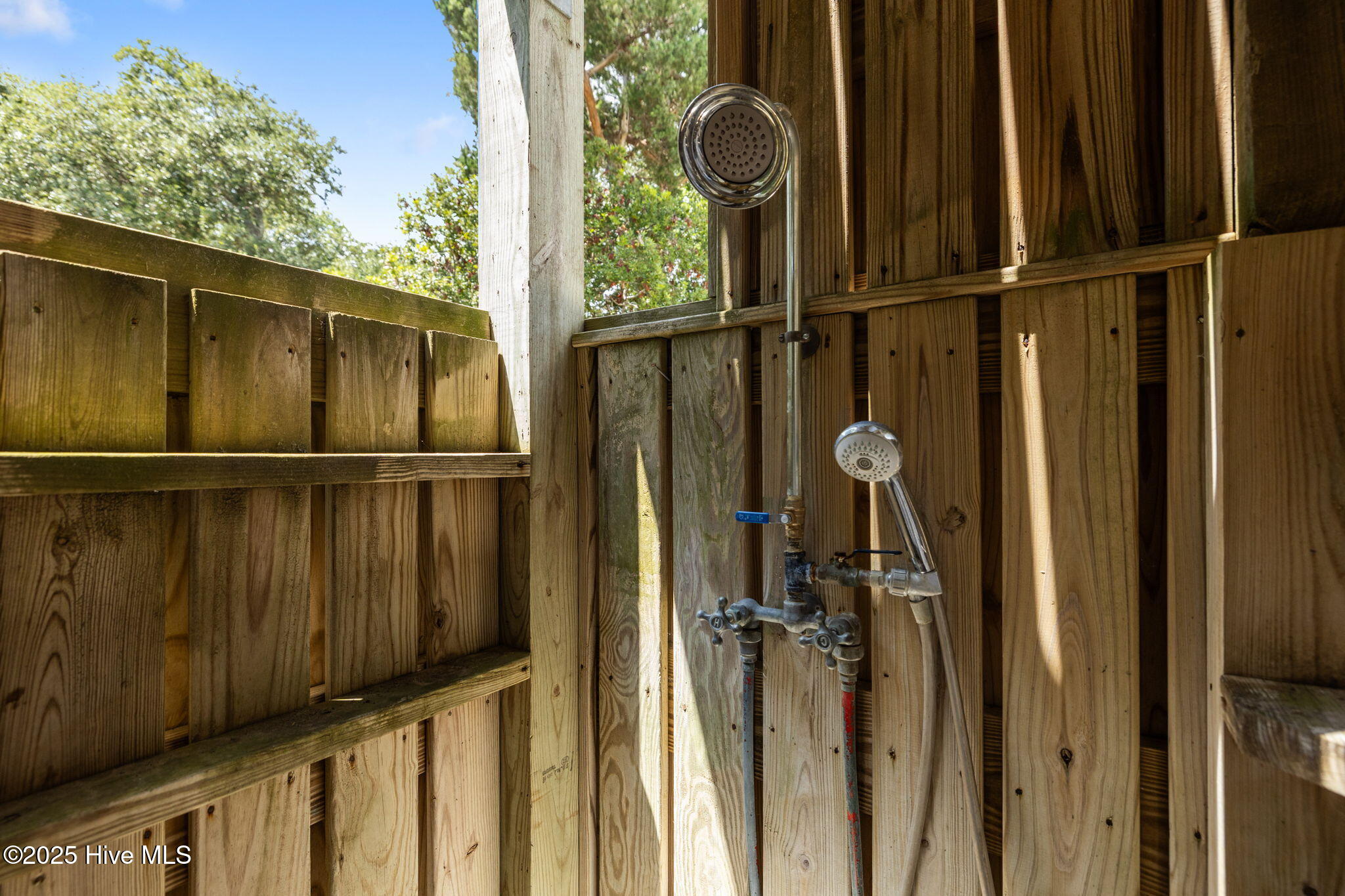 1207 Timber Trail Emerald Isle, NC 28594 - Photo 42 of 63 1207 Timber Trail Outdoor shower