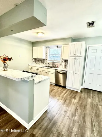 $195,000 | 909 Orange Street, Ocean Springs, MS 39564