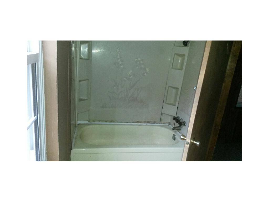 1655 Derby Road Appalachia, VA 24216 - Photo 14 of 16 Bath