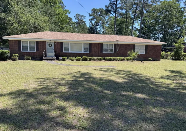 $215,000 | 686 West Pine Street, Varnville, SC 29944
