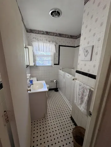 $215,000 | 686 West Pine Street, Varnville, SC 29944