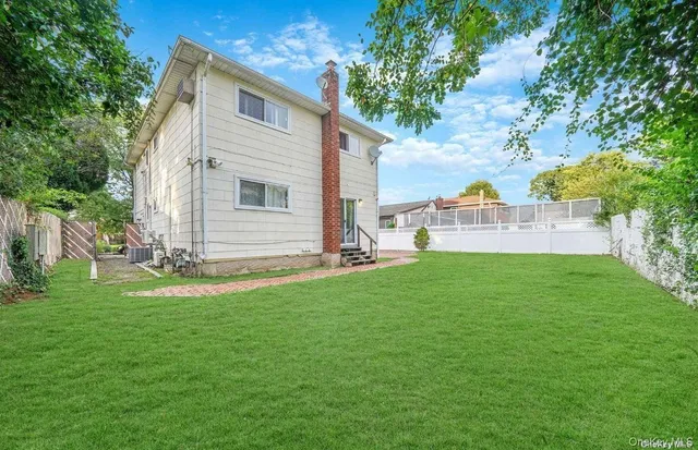 a view of a house with a backyard