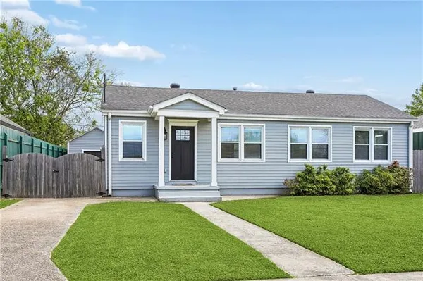 $239,900 | 17 Old Hickory Avenue, Chalmette, LA 70043