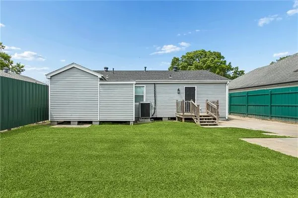 $239,900 | 17 Old Hickory Avenue, Chalmette, LA 70043