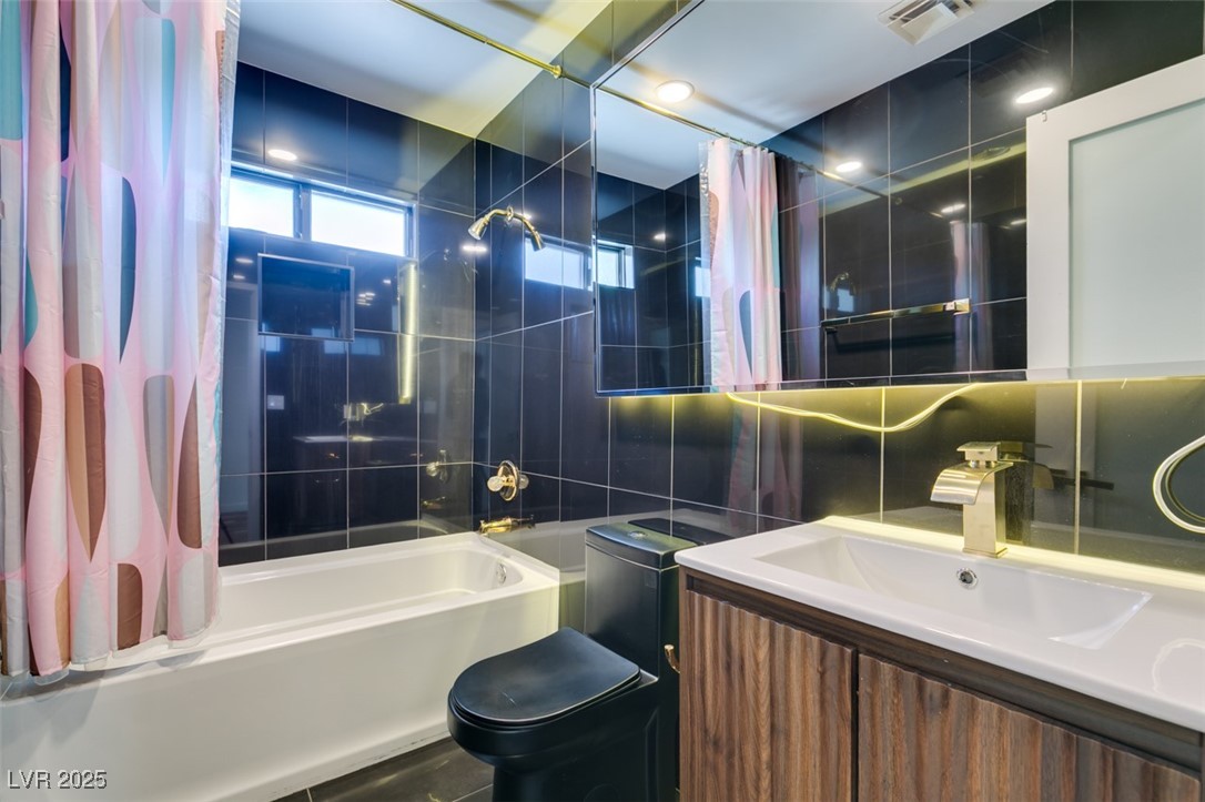 2875 Rosanna Street Las Vegas, NV 89117 - Photo 39 of 54 FULL BATHROOM