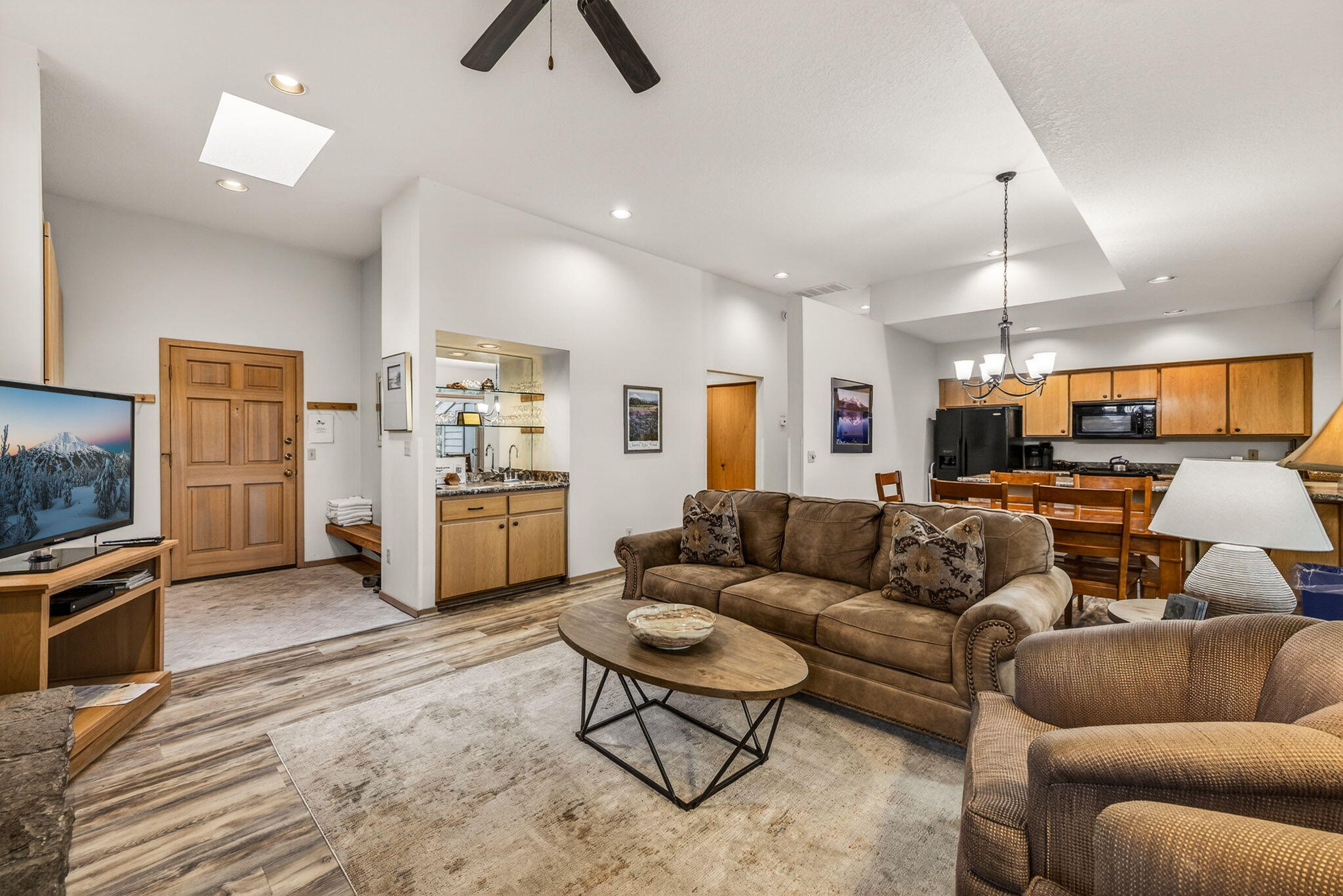 57319 Beaver Ridge Loop, Unit 2 Sunriver, OR 97707 - Photo 9 of 27 2025_12_17_57319_beaver_ridge_loop_unit2