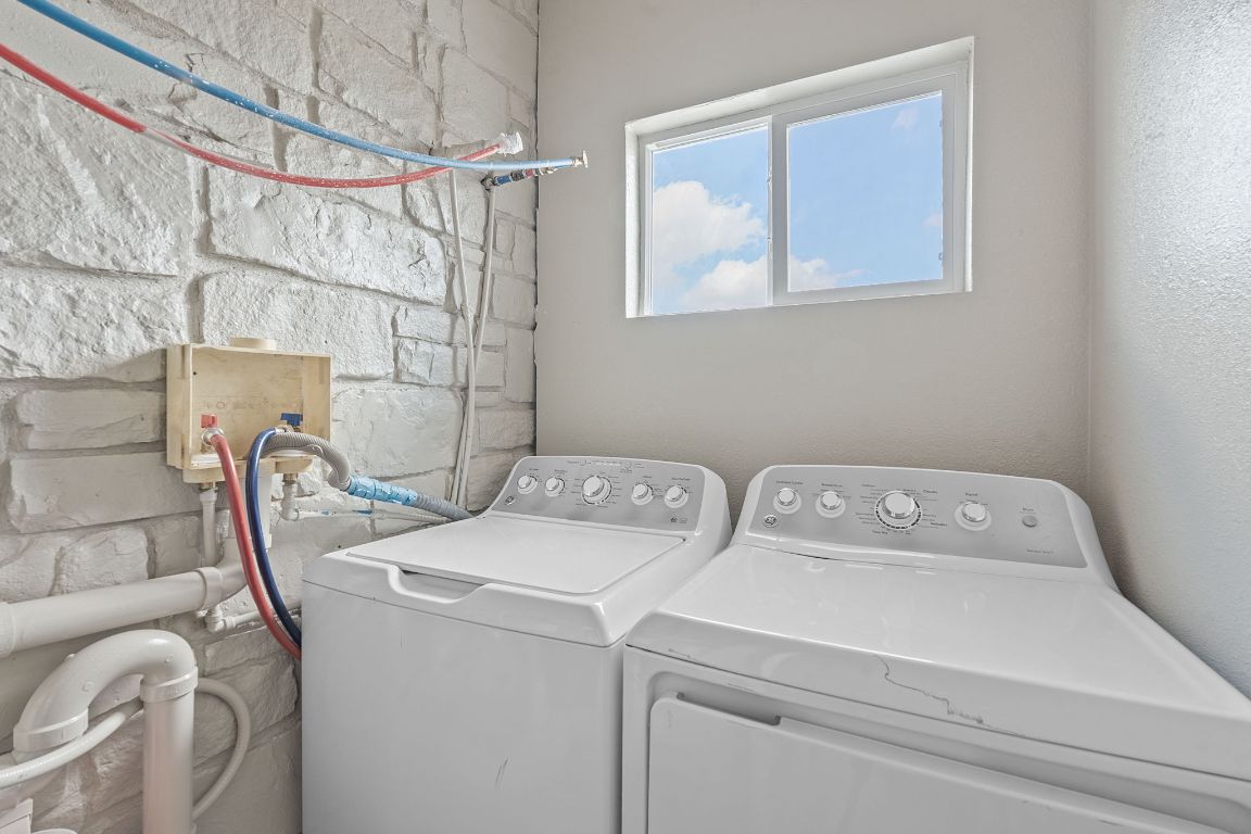 169 Ridgetop Road Buda, TX 78610 - Photo 19 of 40 a utility room with dryer and washer