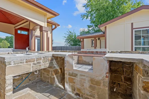 $650,000 | 169 Ridgetop Road, Buda, TX 78610