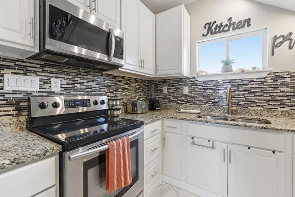 $650,000 | 169 Ridgetop Road, Buda, TX 78610