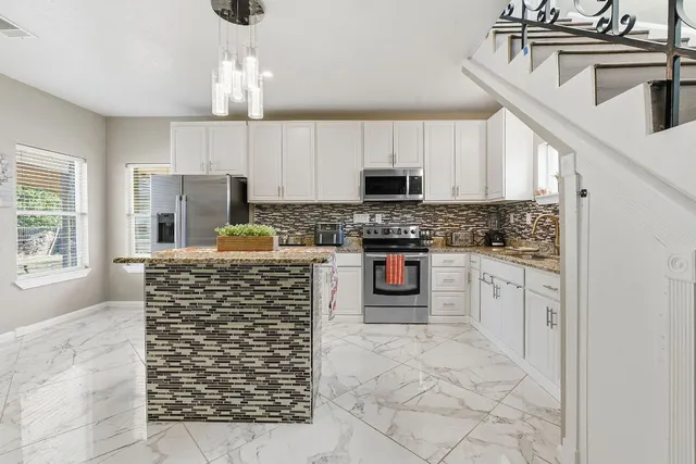 $689,999 | 169 Ridgetop Road, Buda, TX 78610