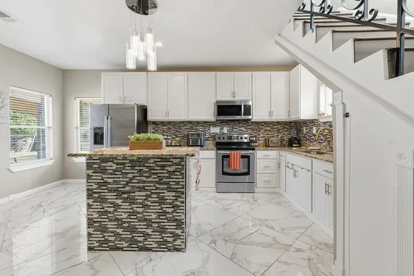 $650,000 | 169 Ridgetop Road, Buda, TX 78610