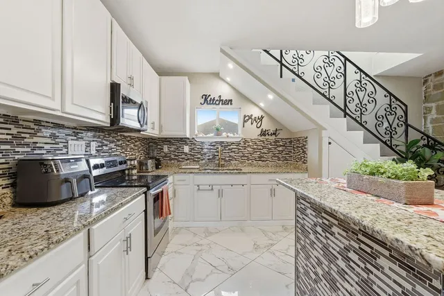 $689,999 | 169 Ridgetop Road, Buda, TX 78610