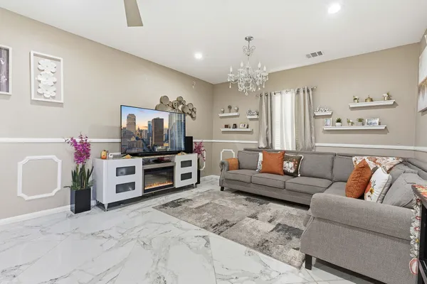 $650,000 | 169 Ridgetop Road, Buda, TX 78610